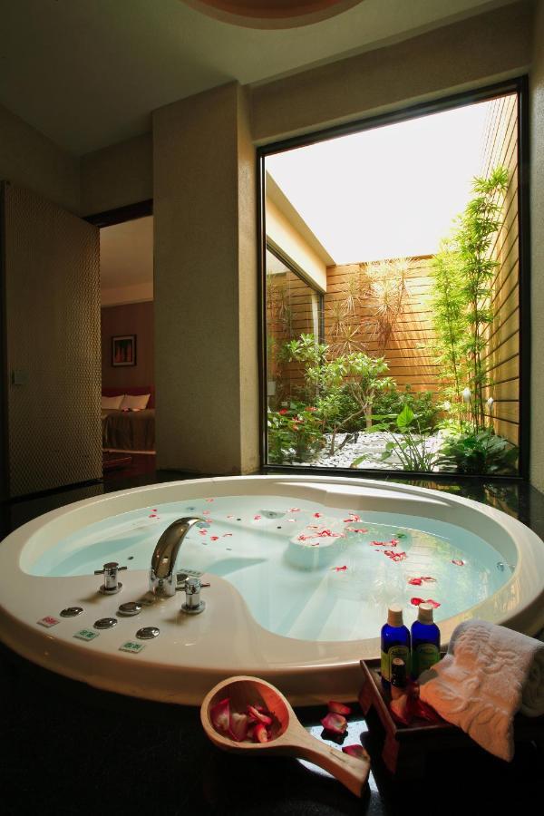 Spring Spa Motel 大里区 エクステリア 写真